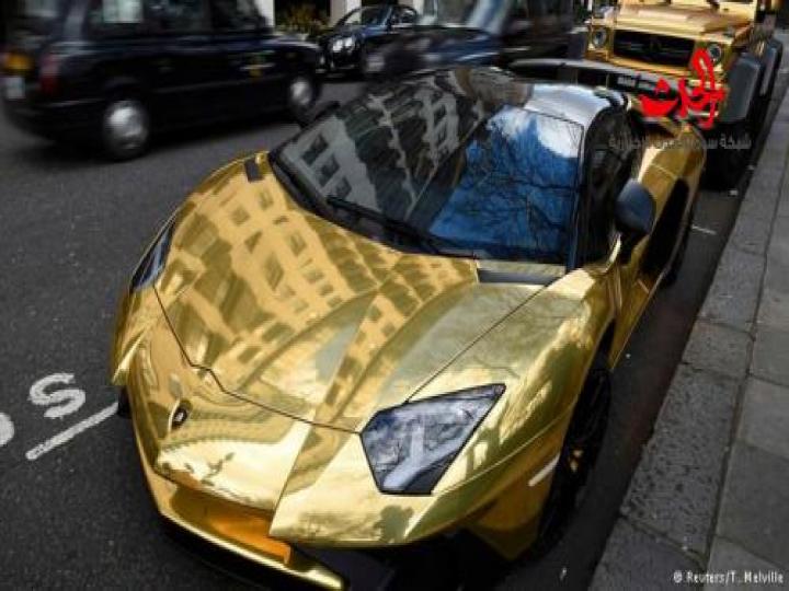بريطاني يسخر من الثري السعودي صاحب السيارات الذهبية