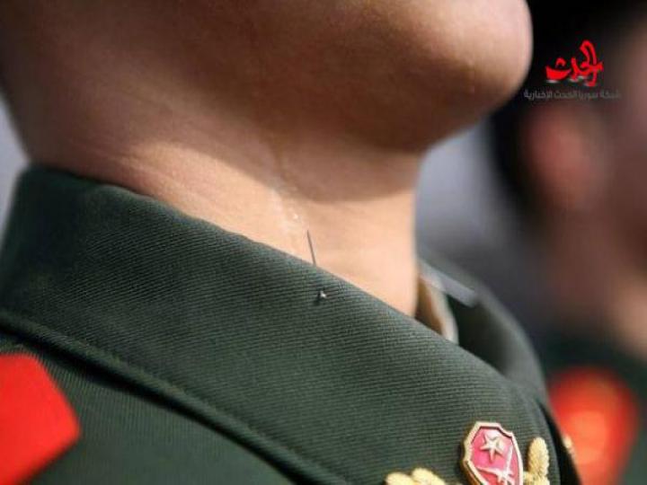 لماذا توضع إبرة في ياقة البدلة العسكرية للجنود الصينيين؟
