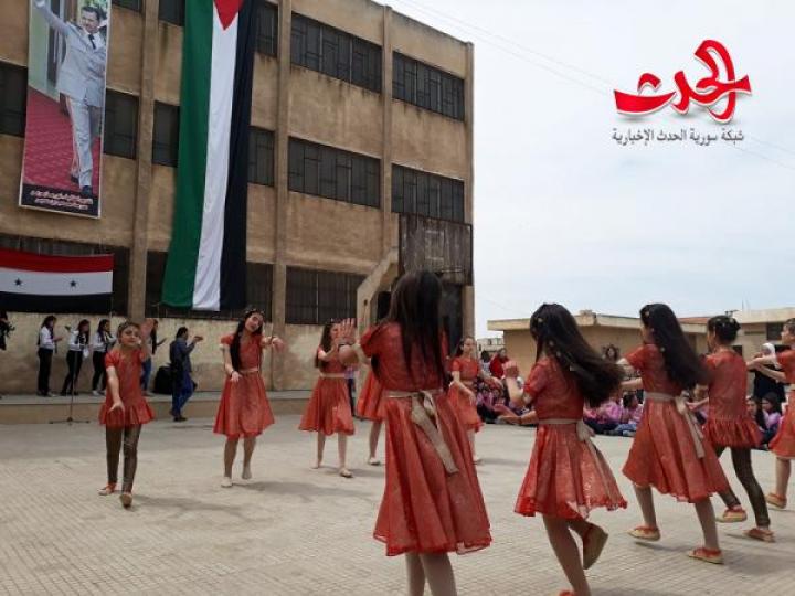 مدرسة مصعب بن عميرفي حمص تكرم أبناء الشهداء وتحتفل بأعياد نيسان 