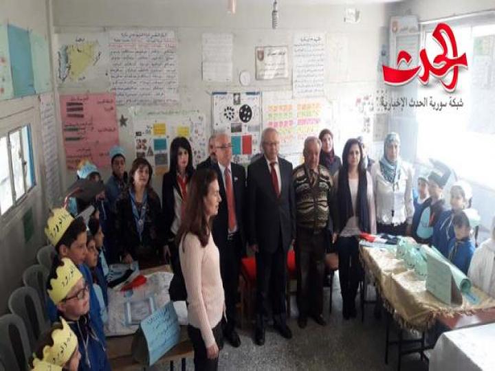            مشروع منهج صحي في مدرسة الإستقلال في حمص عن مضار التدخين  