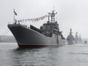 بوتين: الأسطول البحري الروسي قادر على تغيير الوضع جذريا في ساحة المعركة