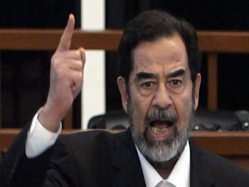  أول قاض حاكم  صدام حسين يفجر مفاجأة بقرار إعدامه 