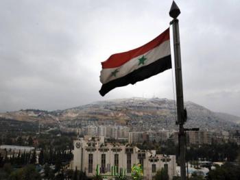 دولة عربية تخالف أميركا وتواصل علاقاتها مع سورية