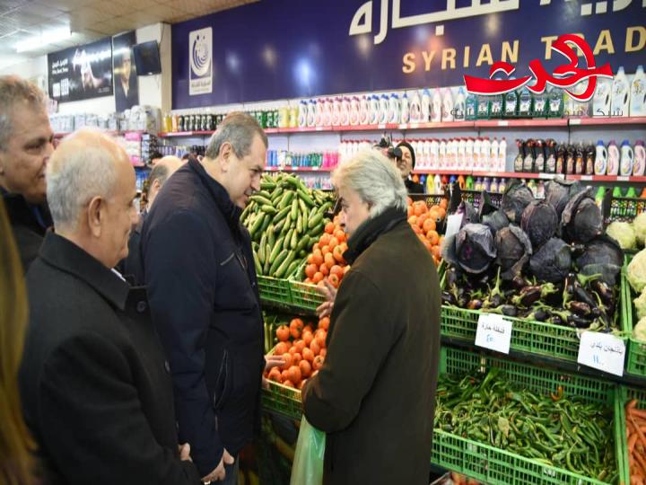 الوزير النداف يجول على عدد من صالات السورية للتجارة للاطلاع على حسن تطبيق عمليات البيع