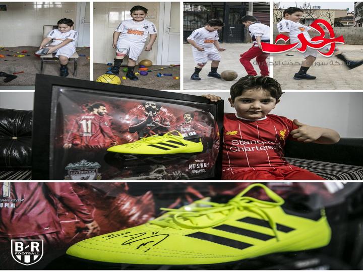 طفل سوري يتلقى هدية من لاعب ليفر بول المصري محمد صلاح
