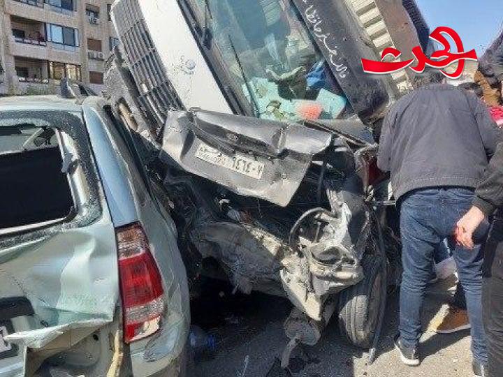 حادث مروري في دمر يتسبب في وفاة شخص وتدهور 15 سيارة