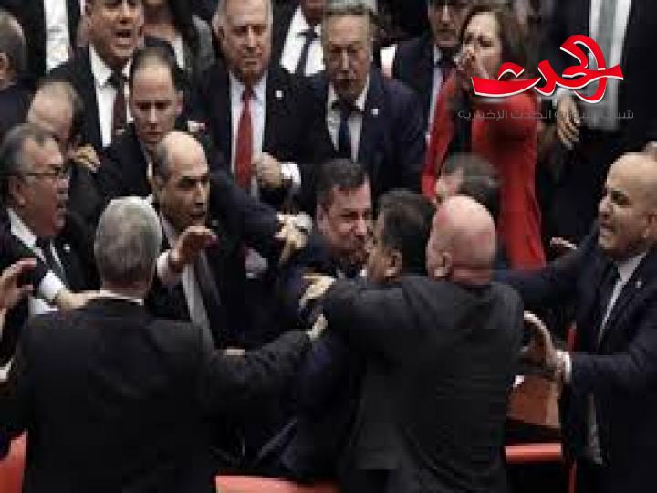 أردوغان غاضب من الشجار الذي دار في البرلمان ويطالب بتعويض ١٦٥ الف دولار