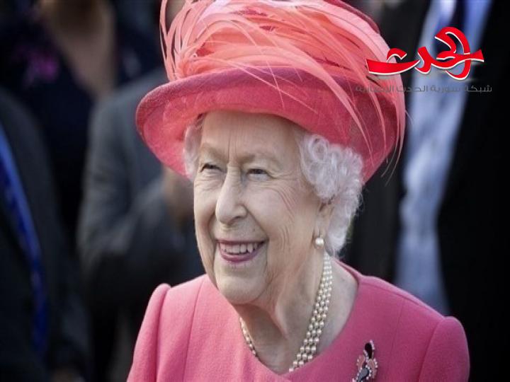 الملكة اليزابيت تلقي خطابا تلقي التحية فيه على البريطانيين