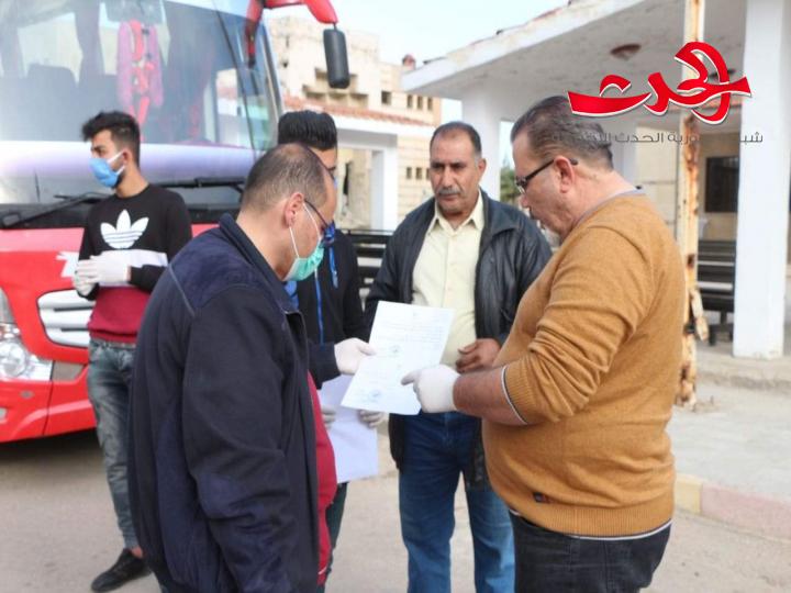 محافظة درعا تسير ٣٨ بولمان لنقل العسكريين المسرحين إلى محافظاتهم