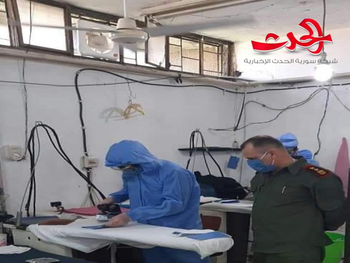 شاهد بالصور... سجناء سجن دمشق المركزي يتصدون لكورونا ويصنعون الكمامات