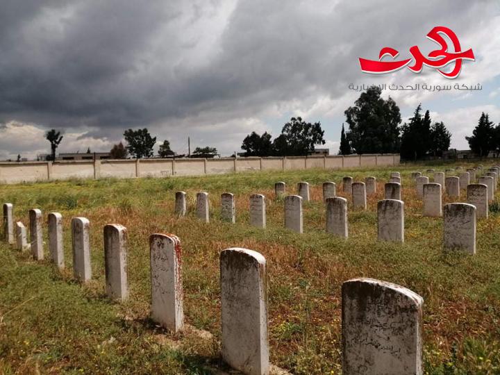 امين فرع الحزب ومحافظ درعا يزوران مقبرة الشهداء بالصنمين