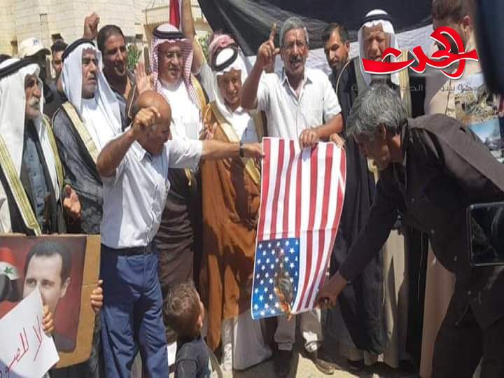 احراق العلم الأمريكي في الشمال السوري في تعبير واضح عن رفض الاحتلال