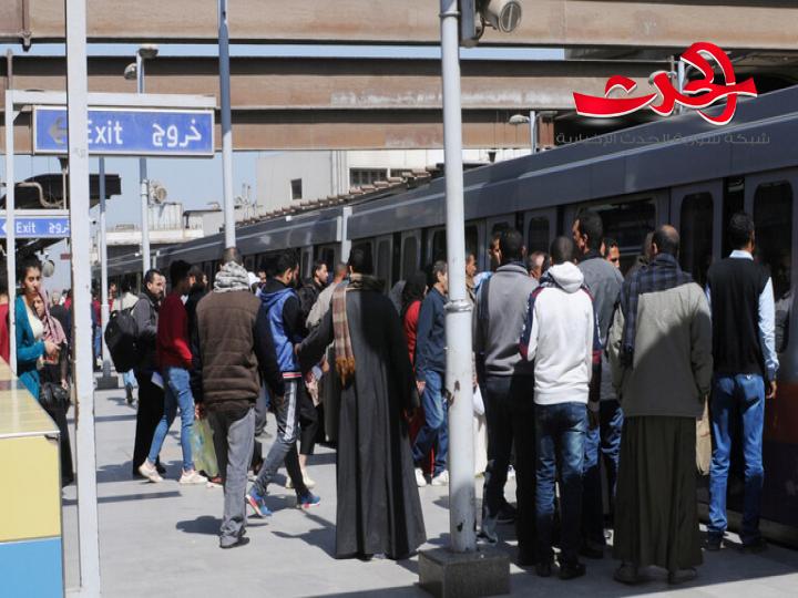 سيدة مصرية تلقي نفسها تحت عجلات مترو الأنفاق 