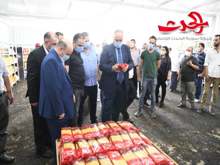 الوزير البرازي يفتتح السوق الشعبي لغرفة ريف دمشق في منطقة كراجات العباسيين 