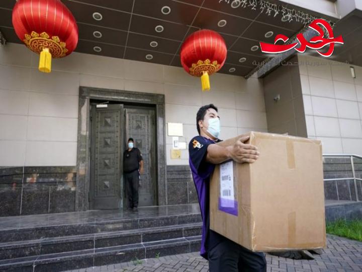 موظفو القنصلية الامريكية في شينغدو يحزمون الأمتعة للرحيل 
