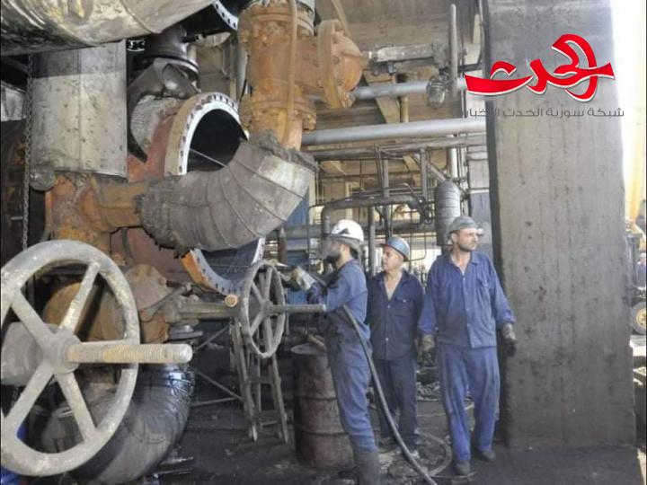 الرئيس الأسد يكافئ مهندسي وفنيي وزارة النفط الذين أجروا أعمال العمرة في مصفاة بانياس 