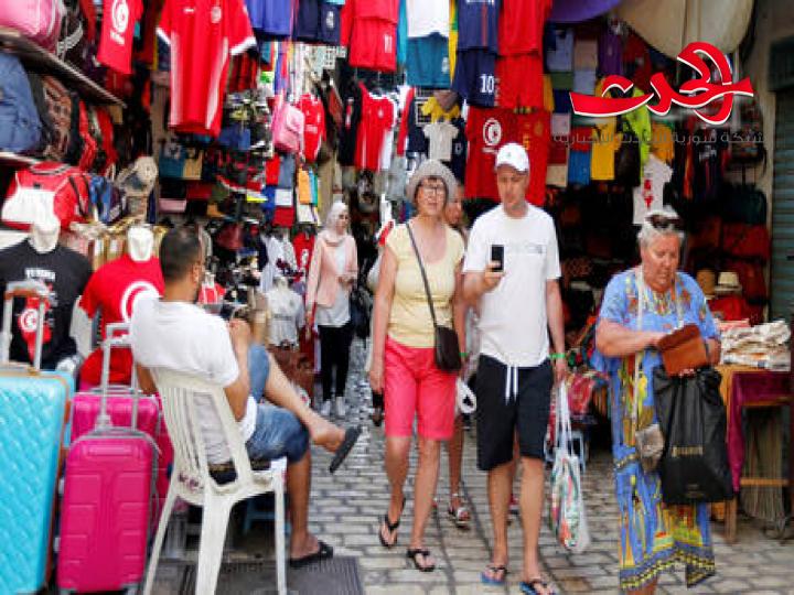 أصحاب التجارة الليلية في سوسة بتونس يحتجون رفضا لحظر التجول