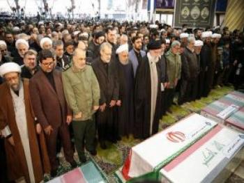 شاهد بالصور.. مراسم تشييع الشهيد سليماني ورفاقه في طهران