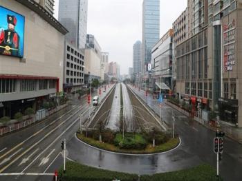 إغلاق مزيد من المدن الصينية بعد ارتفاع حصيلة ضحايا كورونا