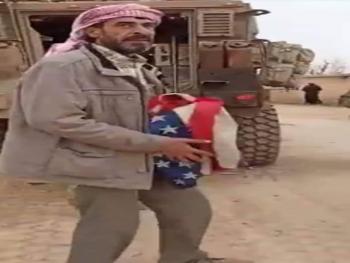 مواطنون سورية يتصدون لدورية تابعة للاحتلال الأمريكي في ريف الحسكة