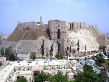 وزير السياحة يصادق على عقد استثمار مشروع فندق كارلتون القلعة في حلب