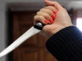 سيدة مصرية تنهي رجولة زوجها بسكين.. وتتهمه بالخيانة