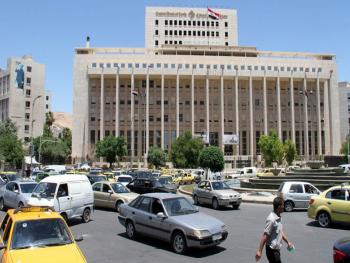 المصرف المركزي يضرب بيد من حديد على مؤسسات الصرافة والمتلاعبين بالليرة السورية