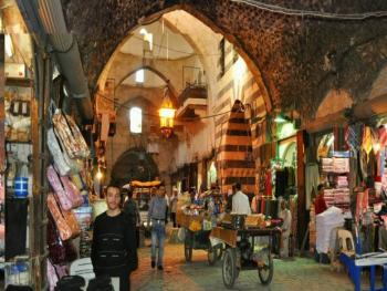 تجار حلب يمتنعون عن بيع بضائعهم طمعا بالارباح الاضافية