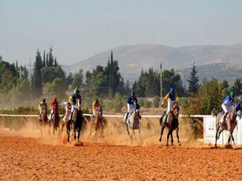 استئناف سباق الخيول العربية بعد توقف بسبب كورونا
