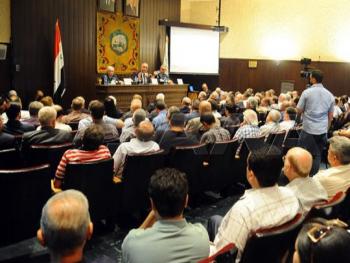 وزير التجارة الداخلية يدعو لمبادرات في غرفة تجارة دمشق والتجار يستجيبون