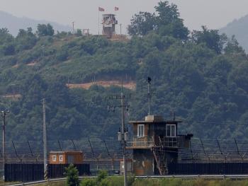 كوريا الشمالية تعيد نشر جنودها في المنطقة منزوعة السلاح بين الكوريتين