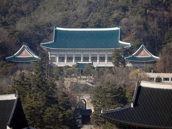 كوريا الجنوبية تصف مذكرات بولتون بالمشوهة