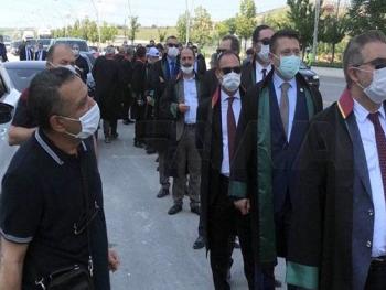 احتجاجا على سياسات أردوغان محامون أتراك يحتجون في أنقرة