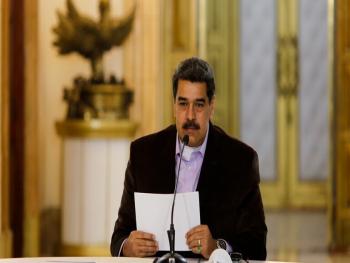 مادورو يعلم عن استعداده لاجراء استفتاء شعبي حول بقائه في السلطة