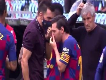 مدرب برشلونة يعلق على التوتر بين ميسي ومساعد مدربه