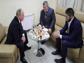 بوتين يعزّي حبيب نورمحمدوف في والده