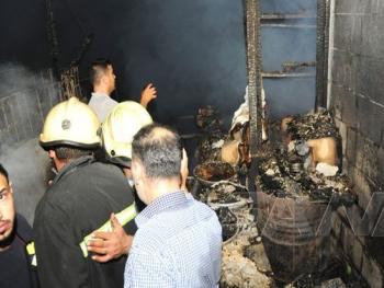 فوج إطفاء دمشق يخمد حريقا اندلع في مستودعات للسكاكر وموادها الأولية في سوق البزورية بدمشق