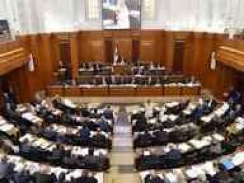 استقالة 7 نواب من المجلس النيابي في لبنان ومروان حمادة يتراجع