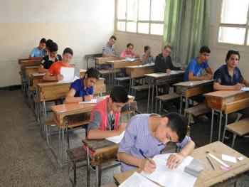 احدهم مشى ستة أيام.. 12 طالباً فقط نجحوا بالهروب من الإرهابيين والوصول لتقديم الامتحان في ادلب