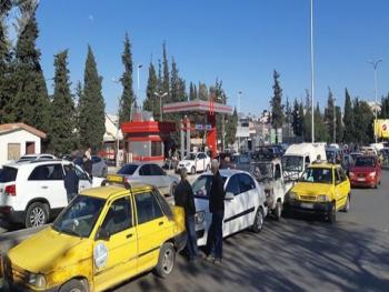 بوادر أزمة بنزين في طرطوس.. والسبب: كثرة السيارات الوافدة