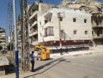 بلدية حلب تهدم ٨ مخالفات بناء وتكثف حملات النظافة