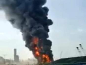 حريق كبير في مرفأ بيروت