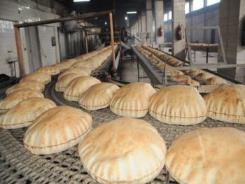 فرع المخابز في السويداء يلزم المعتمدين بنقل الخبز بالصناديق والرفوف