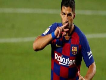 برشلونة يعلن رسمياً انتقال سواريز إلى أتلتيكو مدريد