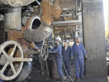 الرئيس الأسد يكافئ مهندسي وفنيي وزارة النفط الذين أجروا أعمال العمرة في مصفاة بانياس 