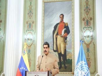 مادورو يوعز بدراسة إمكانية استخدام البروتوكولات الروسية لعلاج عدوى كورونا