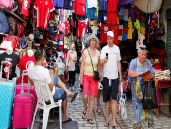أصحاب التجارة الليلية في سوسة بتونس يحتجون رفضا لحظر التجول