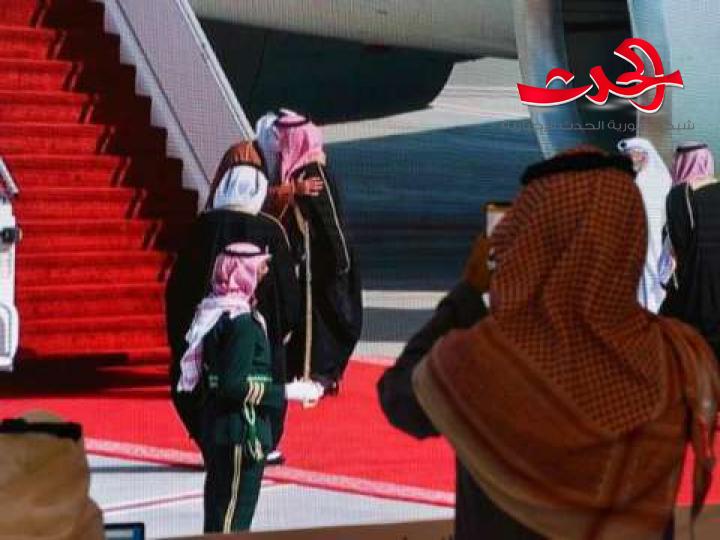  ولي العهد السعودي يستقبل ويعانق أمير قطر ..هل عادت العلاقات؟