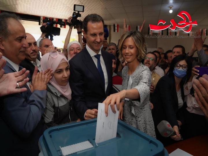 من مدينة دوما المرشح بشار الأسد والسيدة أسماء الأسد يدليان بصوتهما