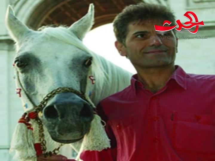 الرحالة والكاتب عدنان عزام يتعرض لمحاولة خطف بسيارته الحكومية